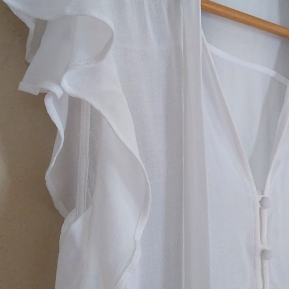 Abercrombie& Fitch chiffon flutter sleeve blouse - Picture 3 of 4